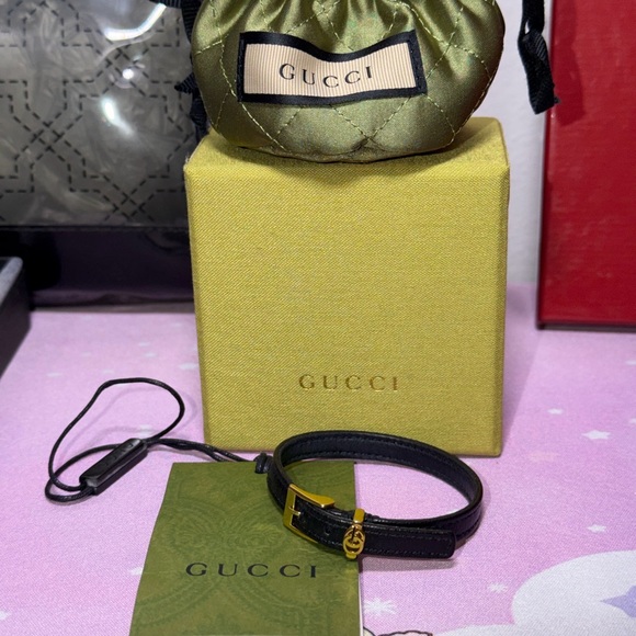 #207 Gucci Black and Gold Women's Bracelet - Picture 7 of 7